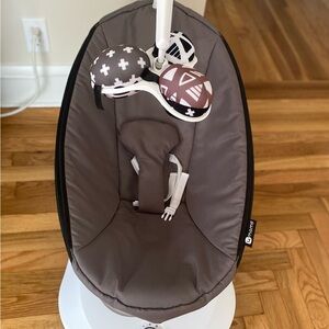 4 Moms Rockaroo Baby Swing